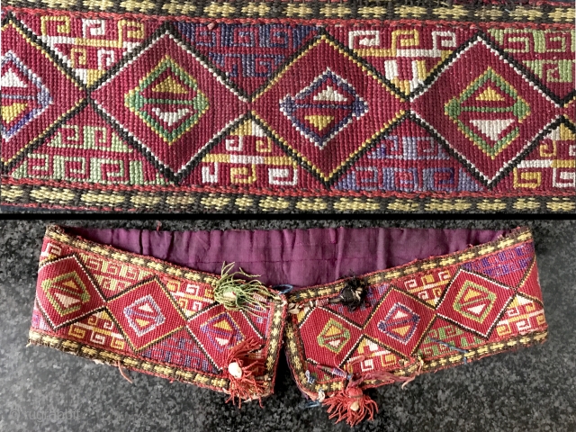 An exceptional antique Uzbek Lakai silk cross-stitched belt. It dates to the late 19th century and it is a beautiful piece. The geometric design is beautiful with gorgeous colours. It has the  ...