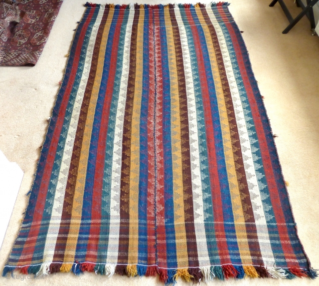 Fabulous Qashqai mowj (jajim) c.1900, in excellent condition.  254 x 158 cm / 8'4" x 5'2"                