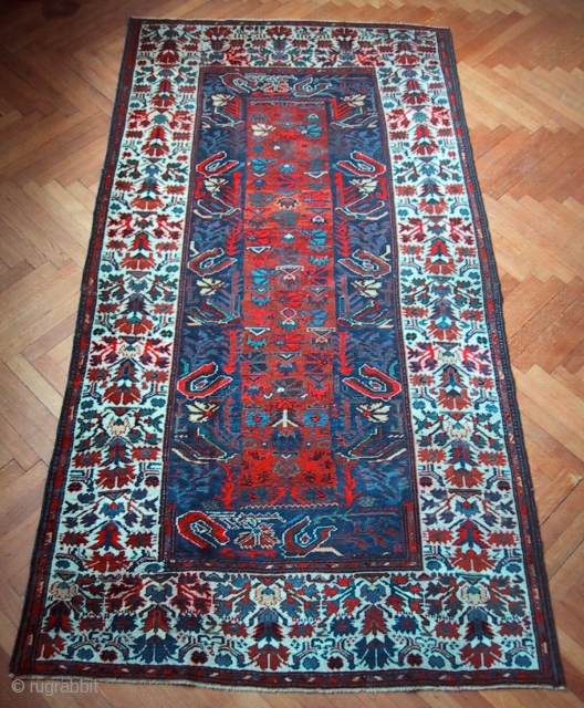 A rare rug with Ottoman motifs. Turkish knot. Second half 19th Century. 220 x 108 cm.                 