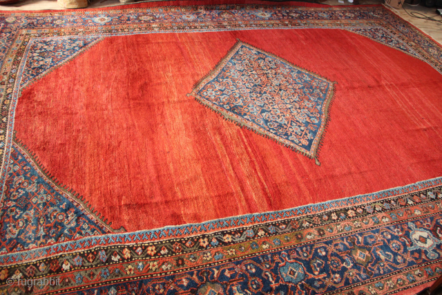 10'10" x 14'9" / 330 x 450cm Antique Sultanabad carpet in excellent condition                    