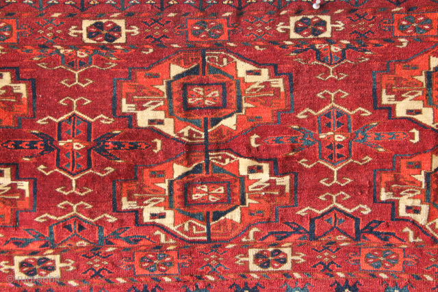 Fantastic quality six gul Tekke torba, with original back. Lots of colour, silk highlights. Full pile but holes as seen.
Please email to: jamescohen50@hotmail.com or WhatsApp +44 (0)7747 610 248 thanks.   