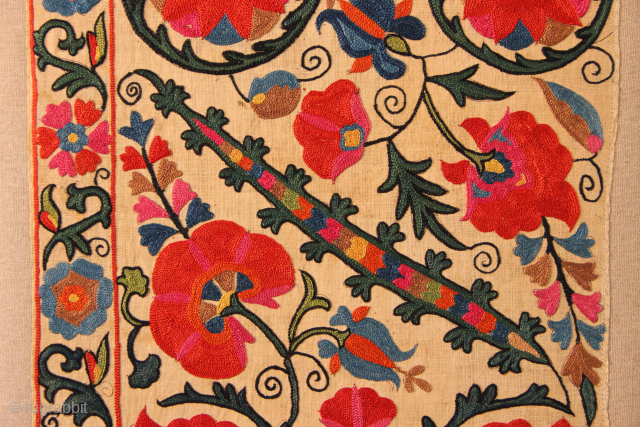 Mid 19th century Nurata Suzani border, mounted on a wooden frame. 38 x 101cm / 1'3" x 3'4"
email: jamescohen50@hotmail.com
whatsapp: +44 (0)7747 610 248          