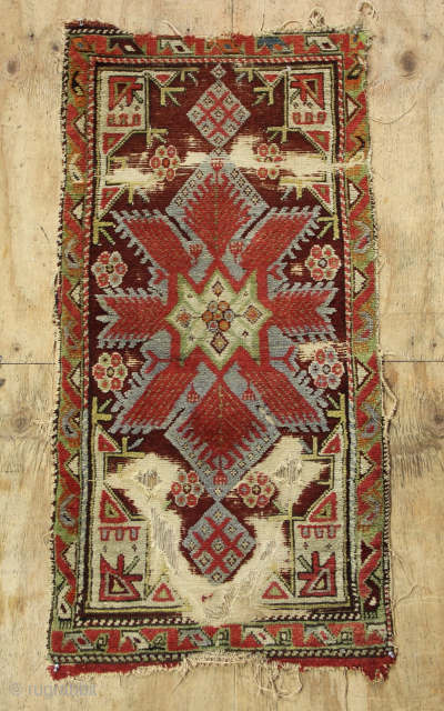 Tatty but graphic fine old Karapinar Yastik. Looks like the red/brown field is highly corrosive. Green and apricot very nice, the light blue was once a purplish blue and has tip faded. ...