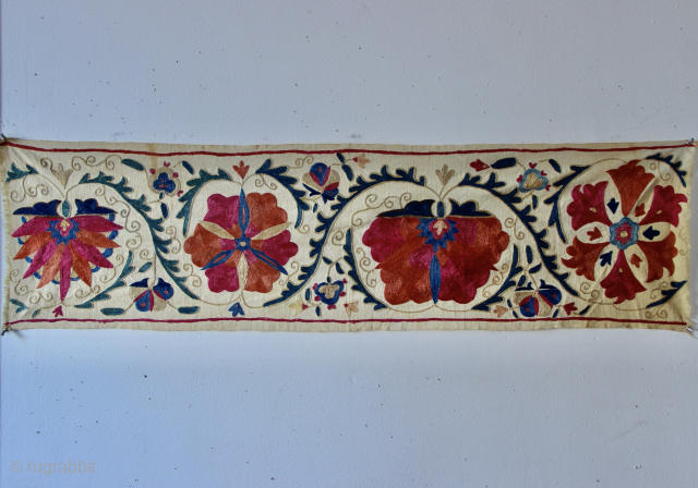Cheerful piece of 19th Suzani border, ready for mounting and available as is.
30 x 110cm / 1'0" x 3'7"