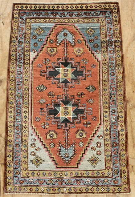 Small Bakshiash Heriz rug in Perfect condition. 3'3" x 5'6" / 100 x 166cm                   