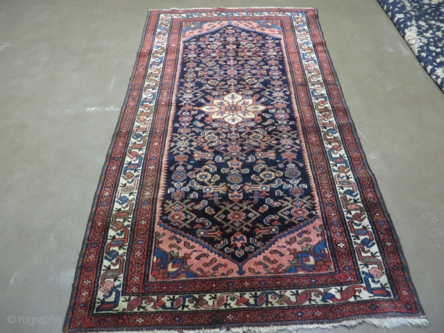 Up for sale is a nice Antique 1920s
Hand Made Persian Rug
Hamadan Malayer Lilian
Nice colors and pattern
The approximate size is  3' 10" X 6' 11" (46" X 83")
The design is highly desirable  ...