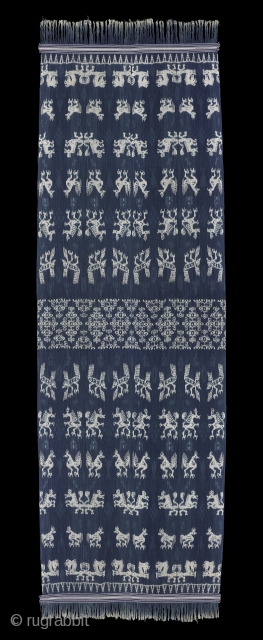 TE02178

2010 Hinggi Kaworu, man's ceremonial shawl, cotton with indigo and white warp ikat patterns. Natural indigo dyes. Sumba people, Prailiu, East Sumba. Indonesia. www.facebook.com/samyamaco

107 x 230 cm      