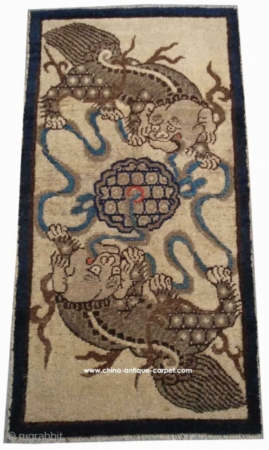 S/N:I0993 antique mongolia rug
1.30 X 0.67 m (51in.X 26in.)                        