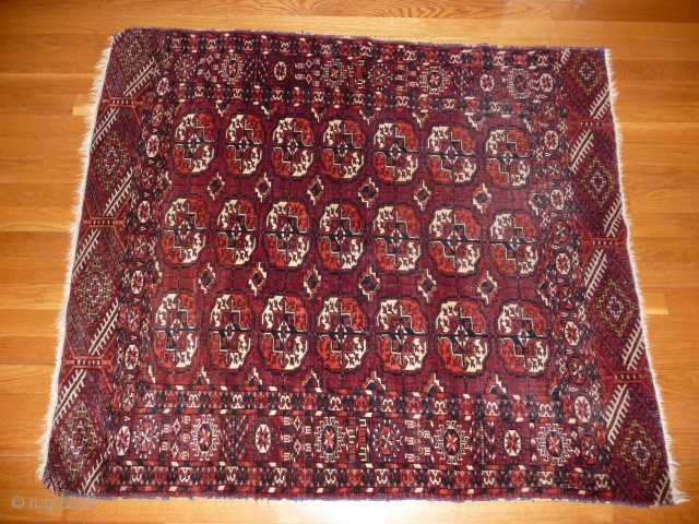 Tekke Prayer Rug
19th Century
4ft x 3ft 6ins
Excellent Condition  minor loss to both ends

                   