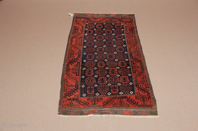 Belouch with MinaKhani design and nice wool in good condition circa 1900.
Minor repiling. (Dimensions: 3'1" X 5'1")                