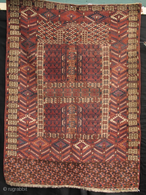 Classic Tekke Engsi in good condition with nice alem.
Early 20th century. (Dimensions 3'9" X 5')                  