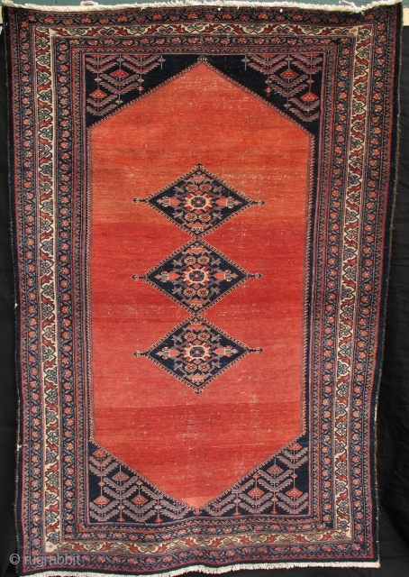 Malayer with beautifully nuanced medallions from
the 1st quarter of 20th century. 
(Dimensions 4'7" X 6'6")
                  