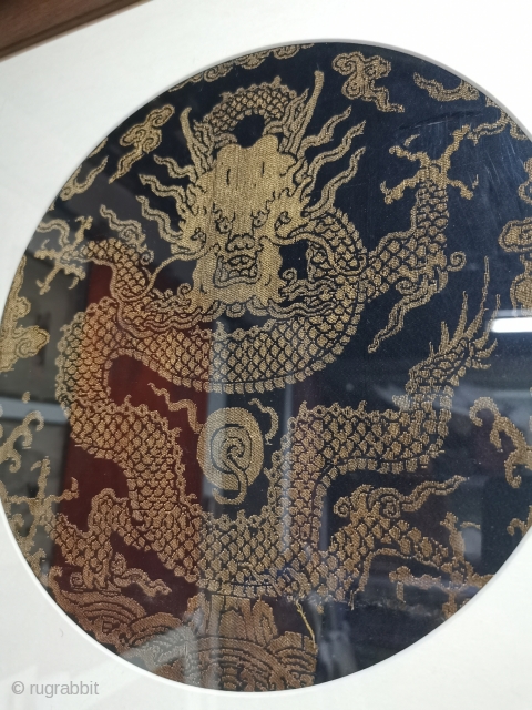 In the Qing Dynasty, the turquoise woven gold front tuanlong Guanbu was made up of round gold thread. The left side of the picture is a little incomplete and has been repaired  ...