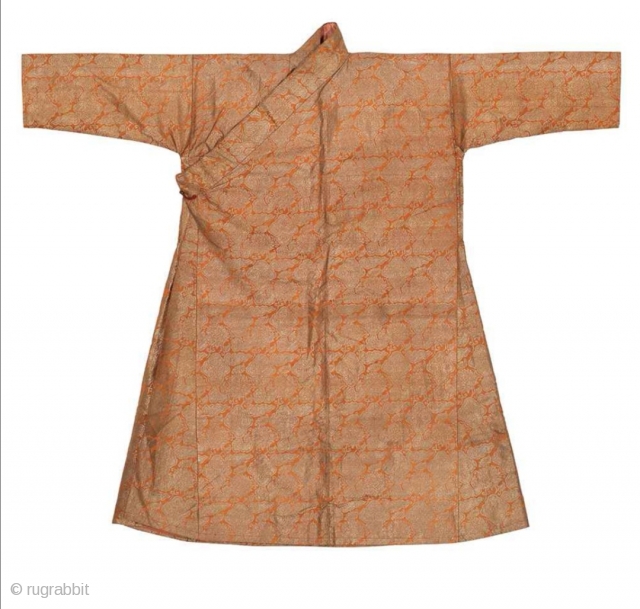 Apricot yellow Sihe Ruyi cloud tangled branches lotus pattern brocade antique Tibetan robe in Qing Dynasty.

The size is 160 * 138 cm.

It's very clean and undamaged.       