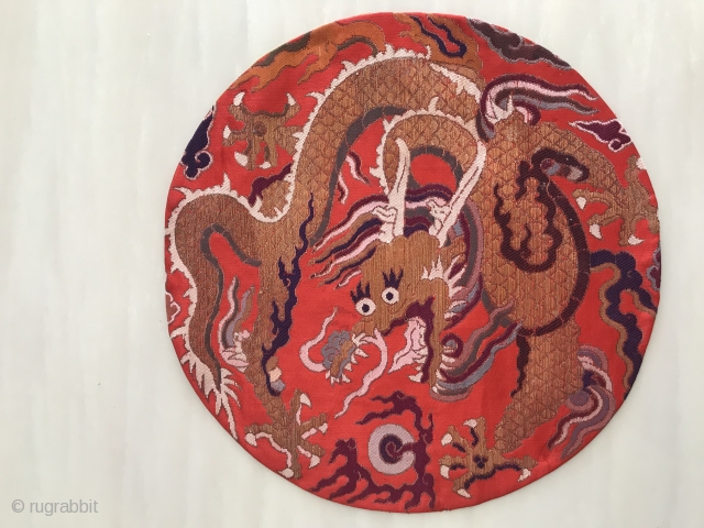 An official tonic of embroidery troupe dragon in Qing Dynasty from China in the late 18th century

A golden dragon with five claws was woven with gold thread on a piece of red  ...