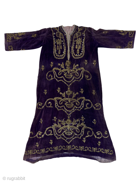 Ottoman Dress

Size 63x130 cm

Please send me a direct message at kirmenrugs@gmail.com or @cevikrugs instagram
                   