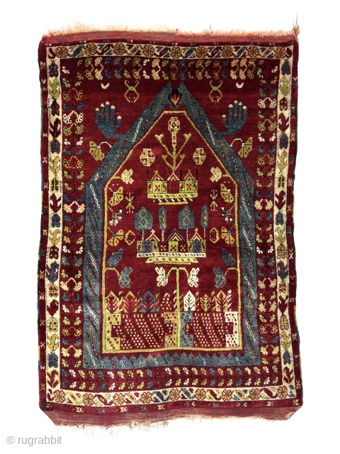 Sivas Divriği
Size 95x143 cm
Please send me a direct message at kirmenrugs@gmail.com or @cevikrugs instagram