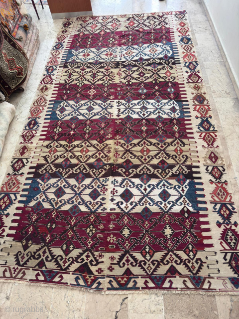 Antique Hatay Reyhanli Kilim – Monumental Two-Panel Flatweave (Circa 1920s)
OVERVIEW
Origin: Turkey / South Anatolia (Hatay - Reyhanli Region)
Age: Early 20th Century (approx. 1920-1930)
Dimensions: 345 cm x 180 cm (approx. 11' 4" x ...