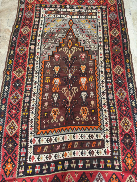 This is an original handwoven Şarkışla kilim from Sivas, Turkey, approximately 70–80 years old, dating back to the 1940s–1950s. It is crafted entirely by hand using wool on wool weaving techniques, and  ...