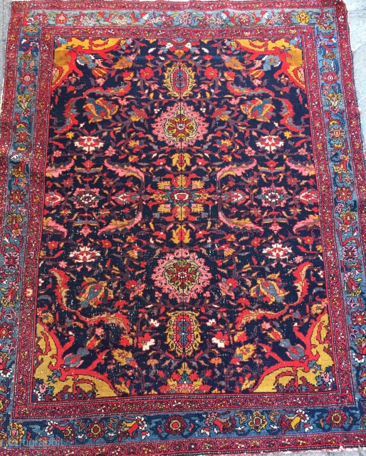 Farhan melayer carpet
Size 150/135 cm                            