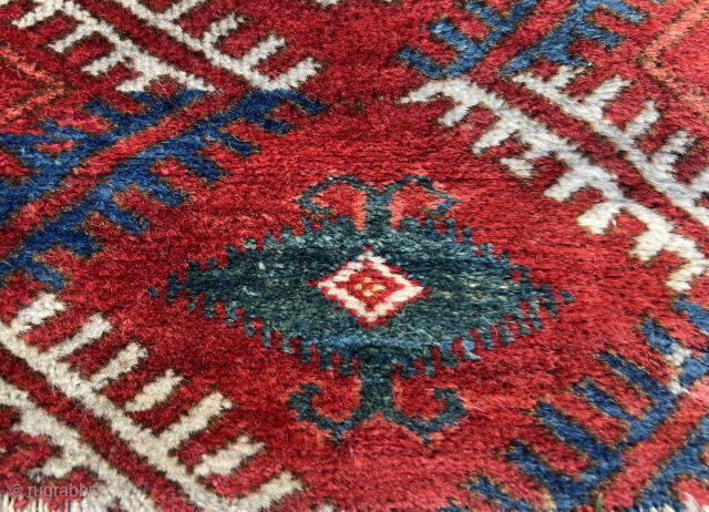 Türkmen /tekke carpet 
Size 260/240 cm                           