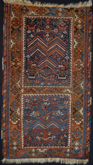 Extraordinary  Antique Khamseh Confederacy Smal rug.
Size 121 x 71 centimeters. All Natural Colors                   