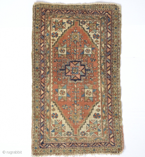 Beautiful end of 19th century or turn 1900 small Heriz  area rug 
finely knoted and all natural colors
wahsed and cleaned ready to display
size aprox 120 x 70 centimeters    