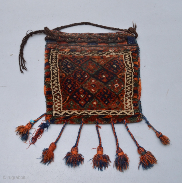 BEautiful Antique Kurdish Bag or Chanteh with Diamond patern. Full Pile and in Original Condition.
100% Natural colors and Original tassels. 
size approximately 49 x 50 centimeters without tassels     