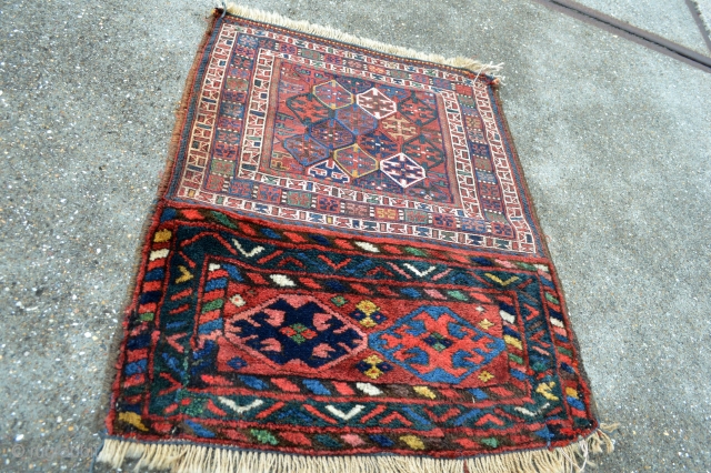 Colorful Antique Luri/Bahtiyar Bag face.
Full piled and very good wool. some area repairs.
size 71 x 62 cm                