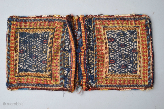 Antique Dimutive Sumak Original... compleet condition khorjin bag.Top qualty soft wool..
size approx 22 x 45 centimeters                 