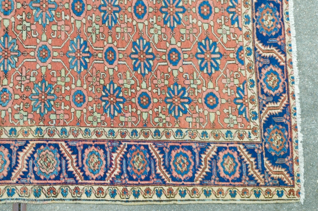 Fantastic patterned  music for the eyes Spring Flowers antique Heriz. Check the  Beautiful blue Abrach on the flowers please
Size about 330 x 240 centimeters
uniformly low pile and all natural vegy.  ...