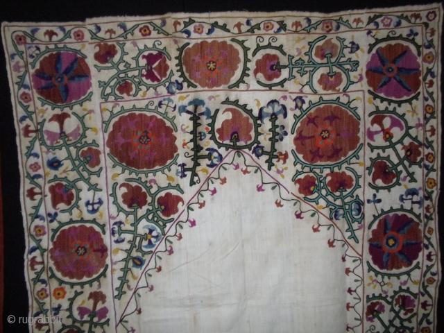 Wonderfull design Suzani about 1920 , Stains must be clean.
Never seen before this design in this size. I think is not finished 
size 208 x 156 cm      