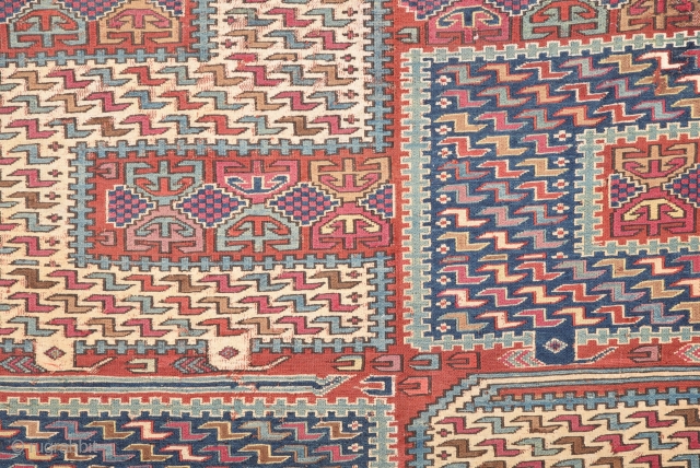 19th Century Caucasian Zileh fragment
Size:83 x 71 Cm
        2'4x2'9''                 