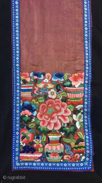 Chinese-silk-embroidered-wedding-skirt 19th Century
Size:105x85cm / 3’6”x2’10”                            