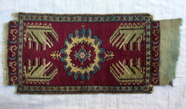 Central Anatolian Kırşehir “Yastık”. 19 th Century
Size:90x48cm / 2’11”x1’7”                        