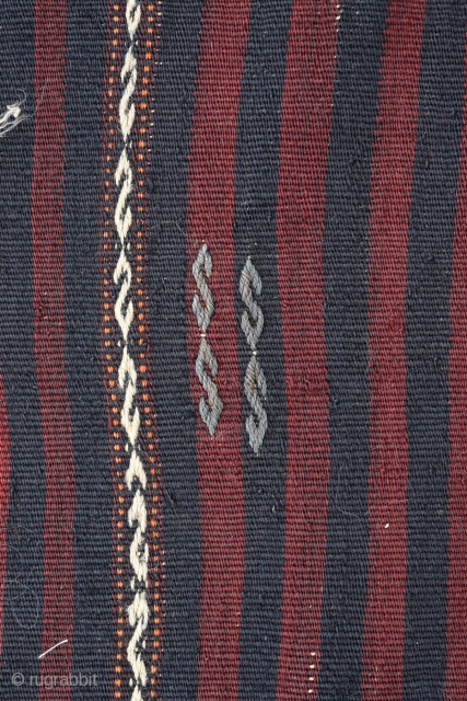 West Anatolian Balıkesir ( YüncÜ ) Kilim Rug- metal thread highlights.Size:205 x 157 Cm
6'9"x5'2"                   