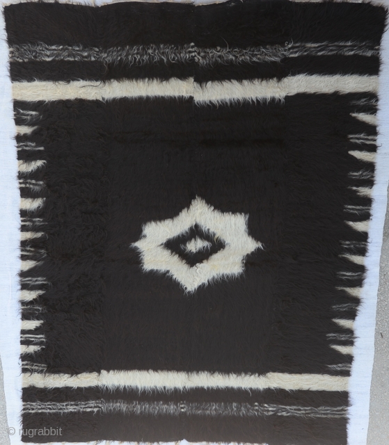 Anatolian Goat Hair Siirt Blanket
Size:154 x204 Cm
        5'2x6'9"                  