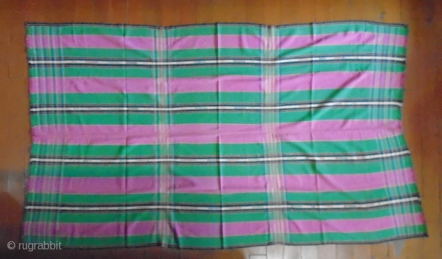 Chin, Tiddim womans blanket, cotton, probably 1930-1960.
112x208 cm,excellent condition.
see: "Mantles of Merit" by David and Barbara Fraser                
