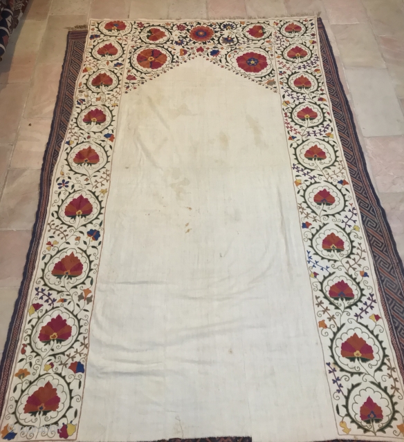 Suzani, central asia , natural silk on hand spun and woven cotton.
Fabulous colors
last quarter 19th century
Size: 150cm x 242
Excellent condition             