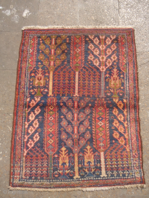 Beautiful Neriz Rug with very nice colors and design,good condition and soft wool.Size 3'7"*2'9".E.mail for more info and pics.              