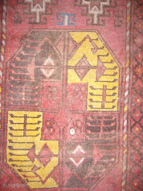 Uzbek small Rug,all orginal condition without any repair, synthetic colours and unusual desigen,shiney wool,Size 4'1"*2'9".Hand washed ready for use.              