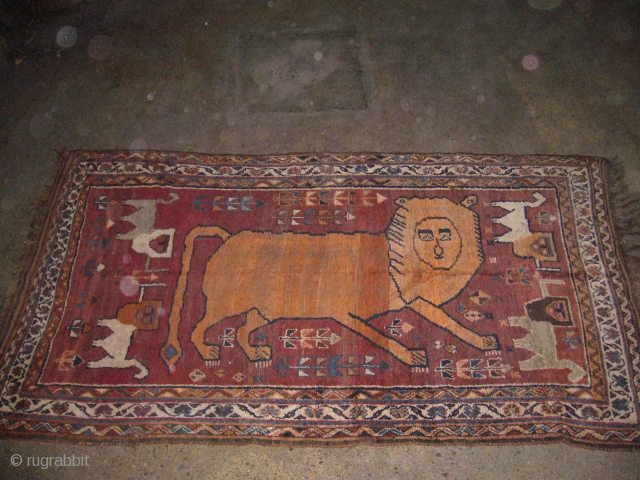 Qashqai Gabbeh lion rug. All original,very good condition,without any repair.
E.mail for more info.Size 7'7"*4'2".                   