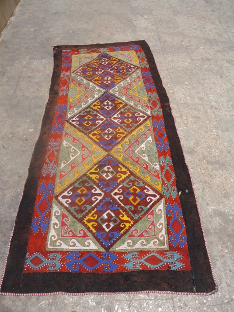 Uzbek Felt with good colors and design,nice condition.Size 8'8"*3'10".Ready for the use.E.mail for more info.                  