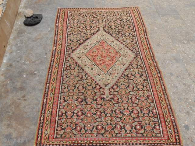 Very Fine Senneh Kilim ,beautiful natural colours and desigen,with birds in the white medallion,nice black ground.Good condition.Size 6' 6"*4'.E.mail for more info.           