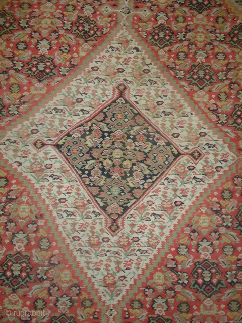 Very Fine Senneh Kilim on Wool foudation,beautiful colours and desigen,with birds in the white medallion.Good condition.100% wool on wool.Size 6'
6"*4'4".E.mail for more info.          