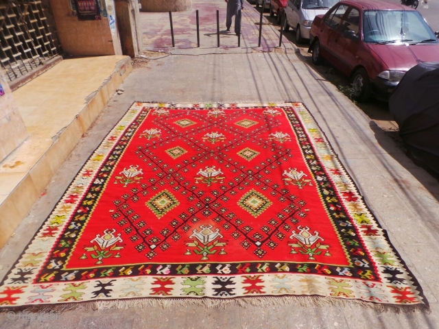 Saroky Pirot Kilim La rage size beautiful colors and excellent condition.Size 10'8"*8'10".E.mail for more info and pics.                