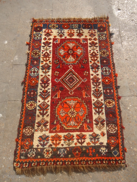 Qashqai or Shiraz rug with shiny wool,good design and excellent condition.Size 4*2'5".E.mail for more info and pics.                