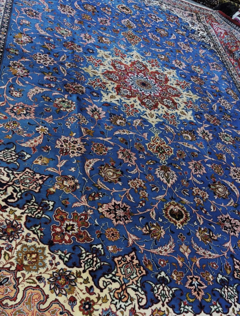 Persian Isfahan 10x14
Shipping via fedex from Bahrain to world wide 
Payment with PayPal invoice                   