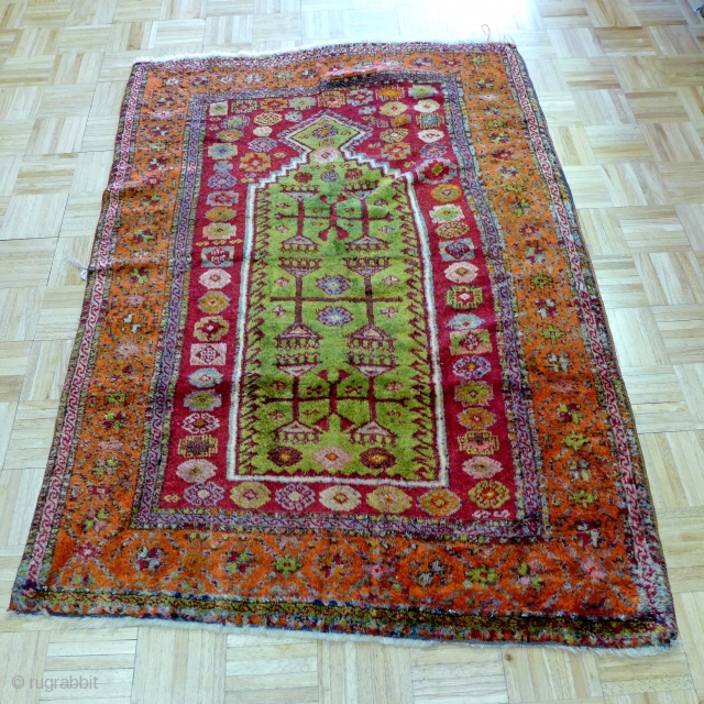 East Anatolian Prayer. Beautiful colors including killer "GREEN". It's in a very good shape with a full thick soft pile. Ends and sides all original. Priced to sell. Size: 4'-0" x 5'-6"(1.20cm  ...