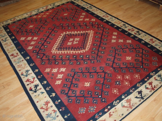 Very fine Sarkoy kilim, 4th quarter 19th century. Size: 240 x 178cm.                     